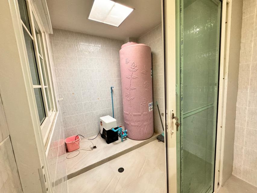 ขายทาวน์เฮ้าส์สวย พร้อมอยู่ ทำเลดี “โกลเด้นทาวน์ รามอินทรา-วงแหวน' 7