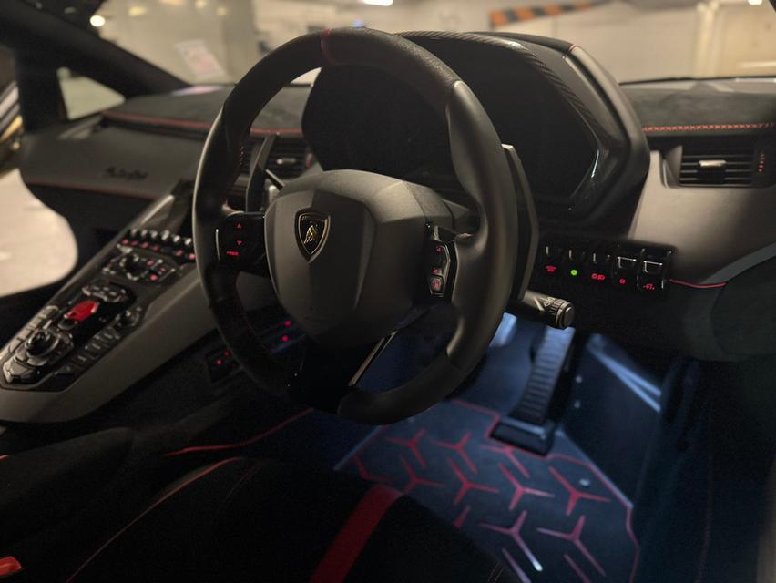 Lamborghini Aventardor SVJ Roadster รูปที่ 11