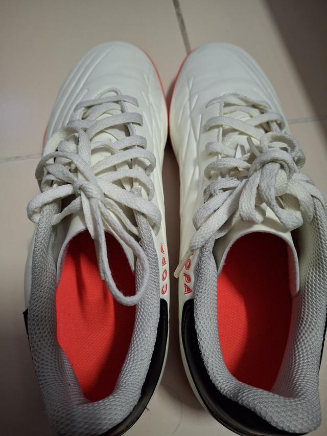 รองเท้าฟุตบอลหญ้าเทียม Adidas รูปที่ 6