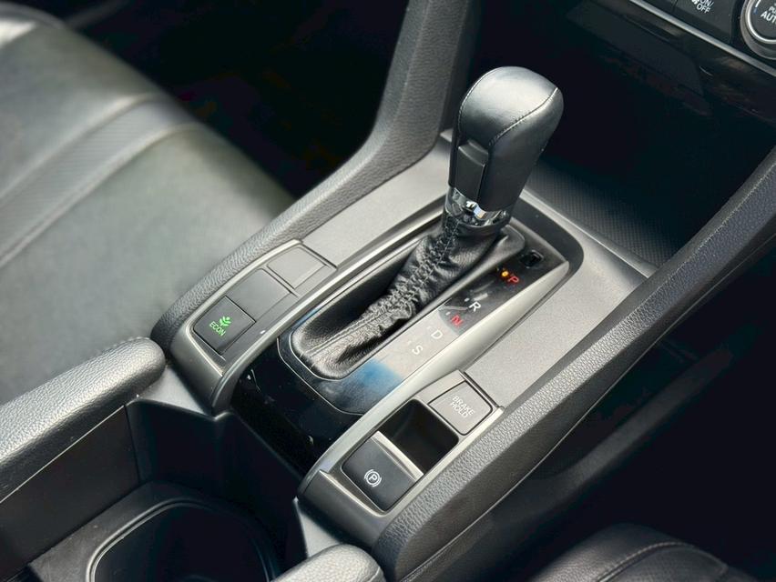 HONDA CIVIC FK  1.5 TURBO  สีขาว ปี 2018 เกียรออโต้   13