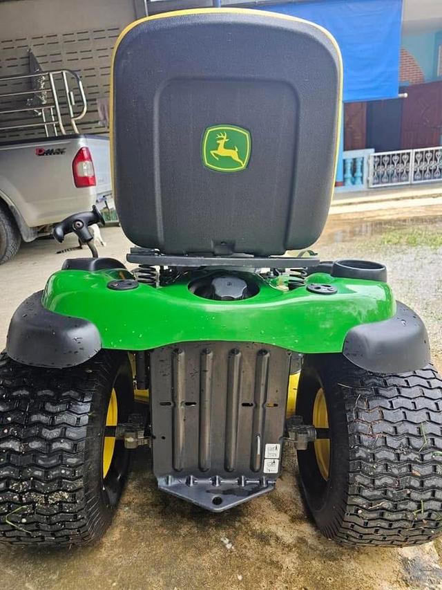 รถตัดหญ้านั่งขับ John Deere สีเขียว 4