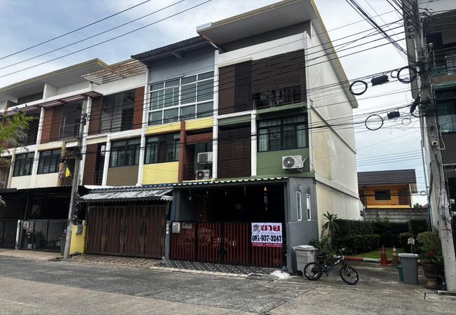 ขายทาวน์เฮ้าส์ หมู่บ้านซิกเนเจอร์ เพชรเกษม 69 เนื้อที่ 17 ตร.ว. 3 ชั้น 3 นอน 3 น้ำ หลังริม 1