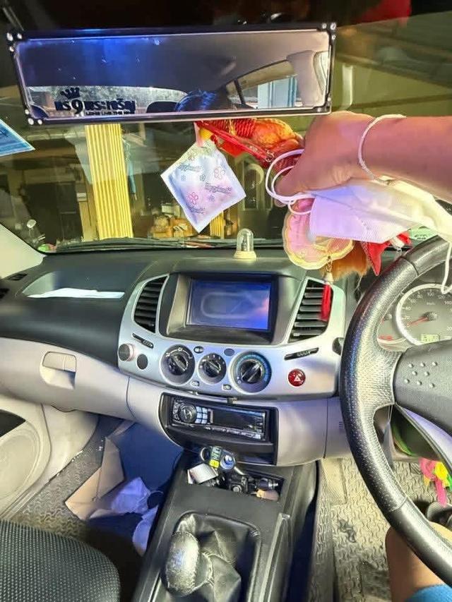 รถยนต์มิตซูบิชิไทรทรัล