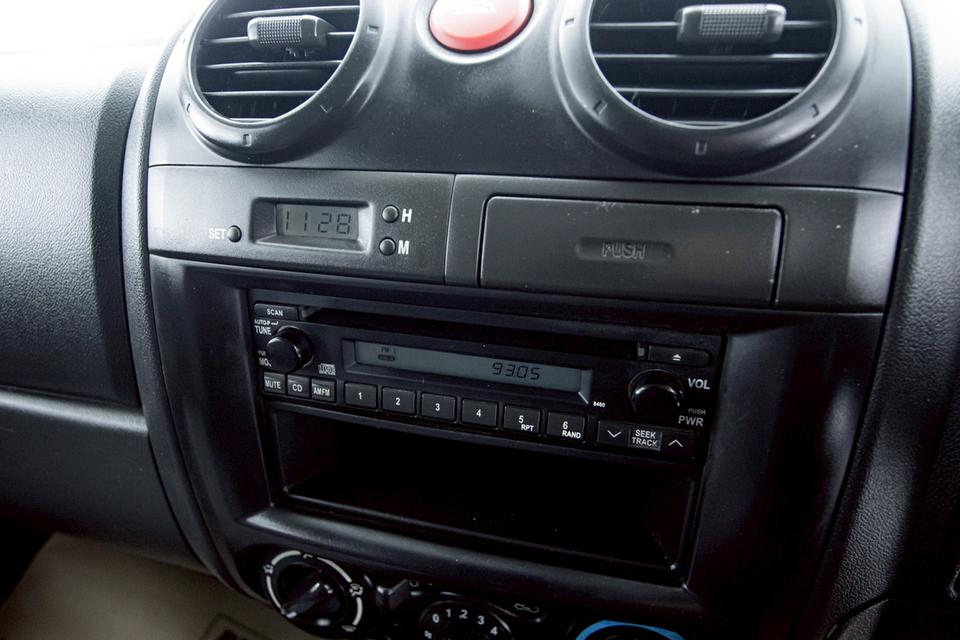 ISUZU D-MAX 2.5 SX SPACE CAB 2010  7