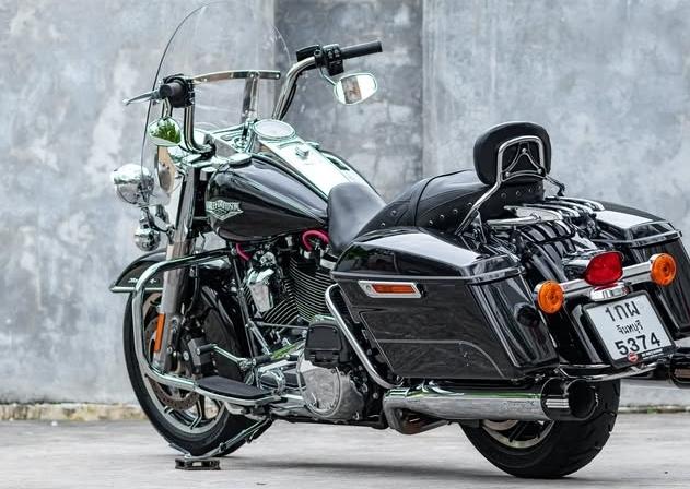 2017 Harley-Davidson  Roadking 107  5