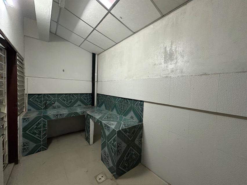 ทาวน์เฮ้าส์ 2 ชั้น 17 ตร.ว. สภาพดีพร้อมเข้าอยู่ หมู่บ้านเทพมงคล ปทุมธานี ใกล้เมืองทองธานี ซอยเทคโนแหลมทอง ถนนกรุงเทพ-ปทุมธานี เมืองปทุมธานี 13