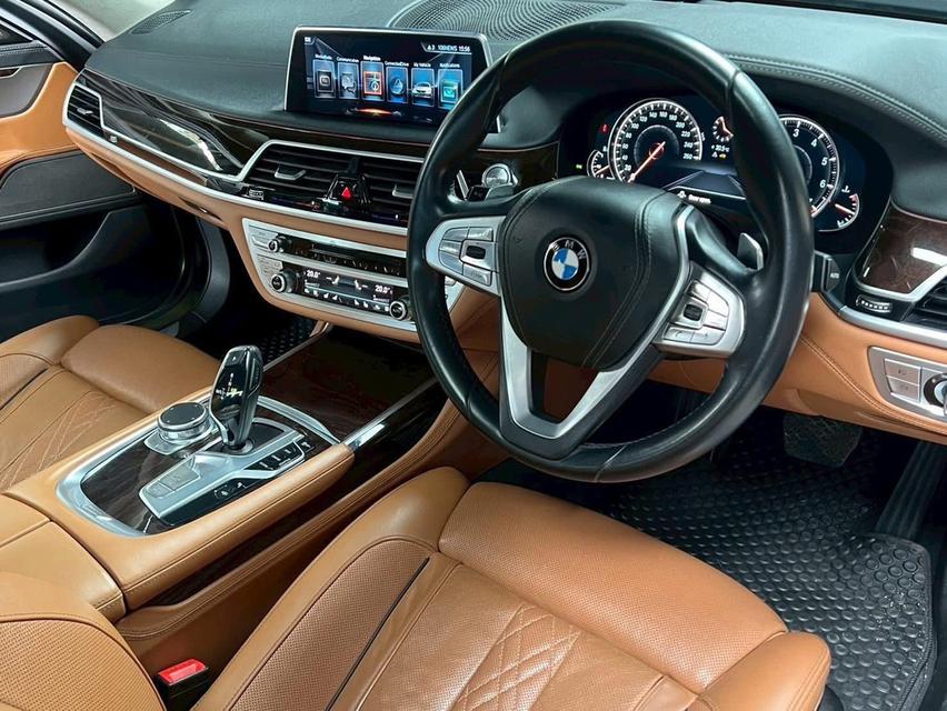 BMW 740Li 3.0 G12 Pure Excellence Sedan 6