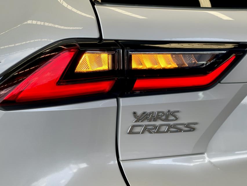 2024 Toyota Yaris Cross 1.5 HEV Premium Luxury สีขาว ไมล์ 7655 กม. 10