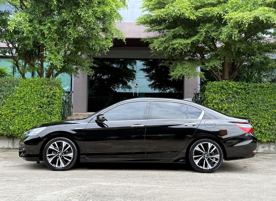 2017 HONDA ACCORD HYBRID TECH รถสภาพสวย สมบูรณ์ วิ่งน้อยเพียง 80,000 กม รถเข้าศูนย์ทุกระยะ ไม่เคยมีอุบัติเหตุครับ 8