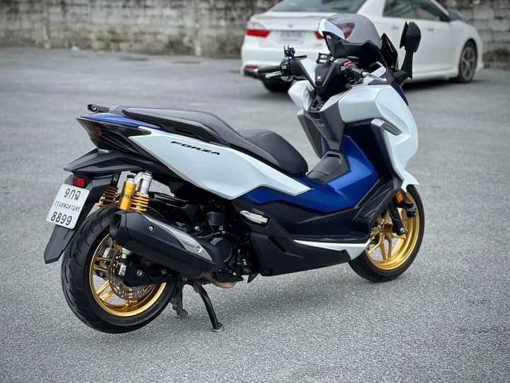 Honda Forza สีขาว-น้ำเงิน 1