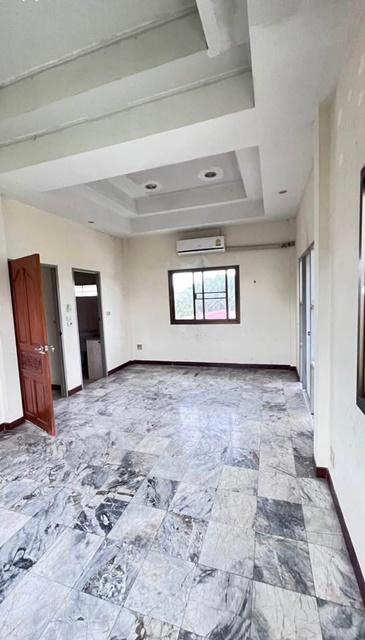 เดอะโฟร์ท สาย4 1.7 กม. ตลาดธนบุรี สนามหลวง2 2.7 กม. ม.กรุงเทพธนบุรี 1.2 กม. บ้าน 2 ชั้น 70ตร.วา. 280ตร.ม. 3 นอน 2 น้ำ พร 3