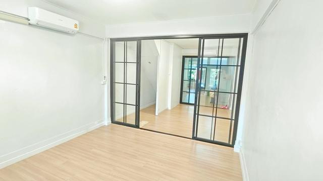 CBD สาทร แอร์ครบทุกห้อง ใกล้เซ็นทรัล พระราม 3 600 ม. สาธุประดิษฐ์ ใกล้ BTS ช่องนนทรี 2.5 กม. ทาวน์โฮม 3 ชั้น ให้เช่า 3 น 2