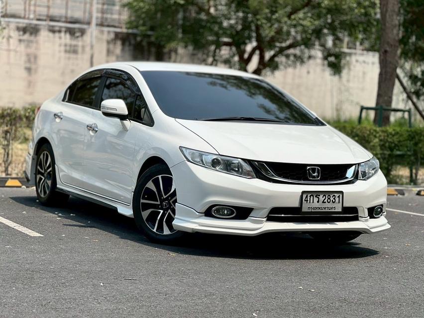 Honda Civic FB 1.8Eเครื่องยนต์: เบนซิน เกียร์:AT ปี:2015 สี:ขาว ไมล์ : 15x,xxx กม.