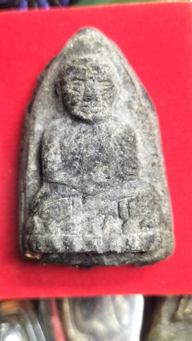 พระหลวงปู่ทวดวัดช้างให้เนื้อว่าน