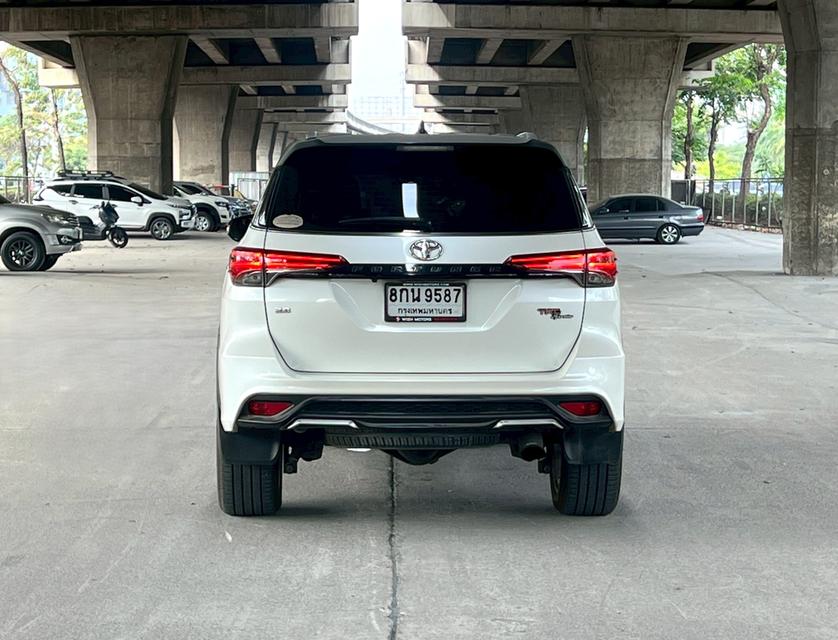 ขายรถ Toyota Fortuner 2.8 TRD ปี 2019 สีขาว เกียร์ออโต้ รูปที่ 5