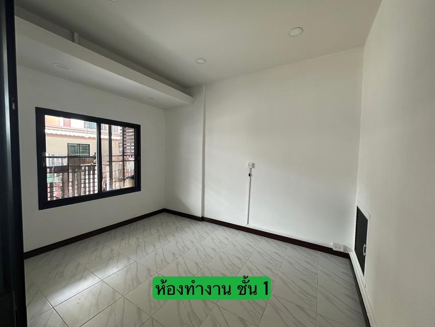 ทาวน์เฮ้าส์โครงการติดถนน ปิ่นเกล้า-สาย 5  8