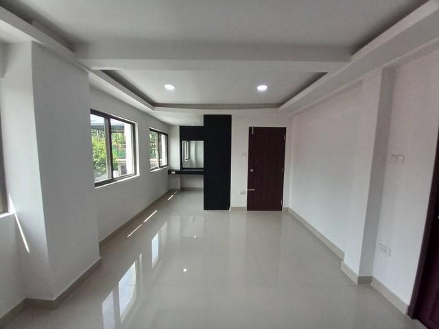 ให้เช่าทาวน์โฮม 4 ชั้น 28 ตร.ว. หมู่บ้าน ลีโอคลาสสิค เพลส ทองหล่อ 49 ใกล้ BTS พร้อมพงษ์ 4