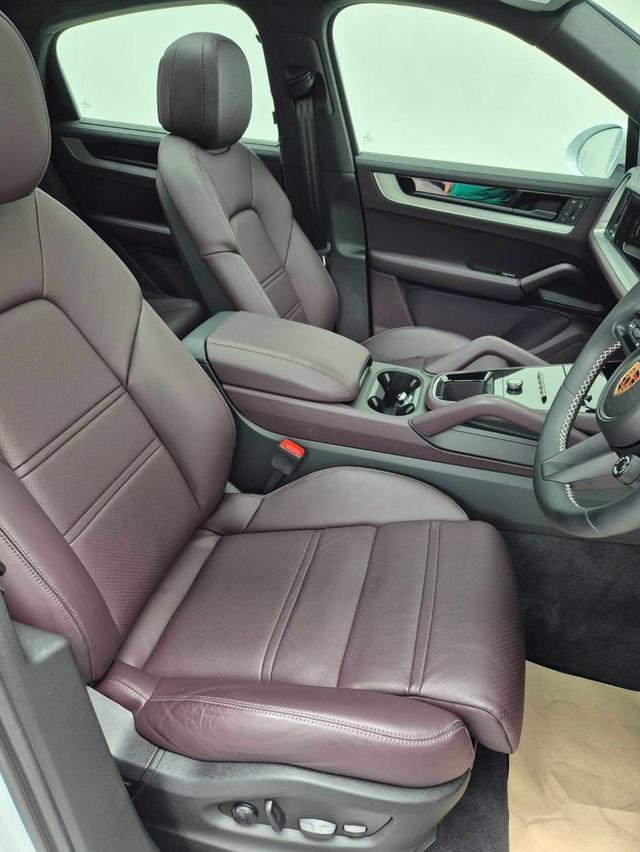 Porsche Cayenne Coupe E-Hybrid 2024 สีขาว รถประกอบ Germany AAS Warranty Start 32024 รูปที่ 11