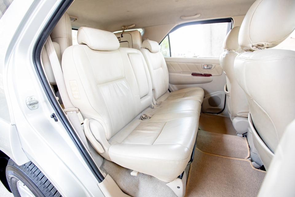 TOYOTA FORTUNER 2.7 V 4WD ปี 2005 เกียร์ออโต้ 7
