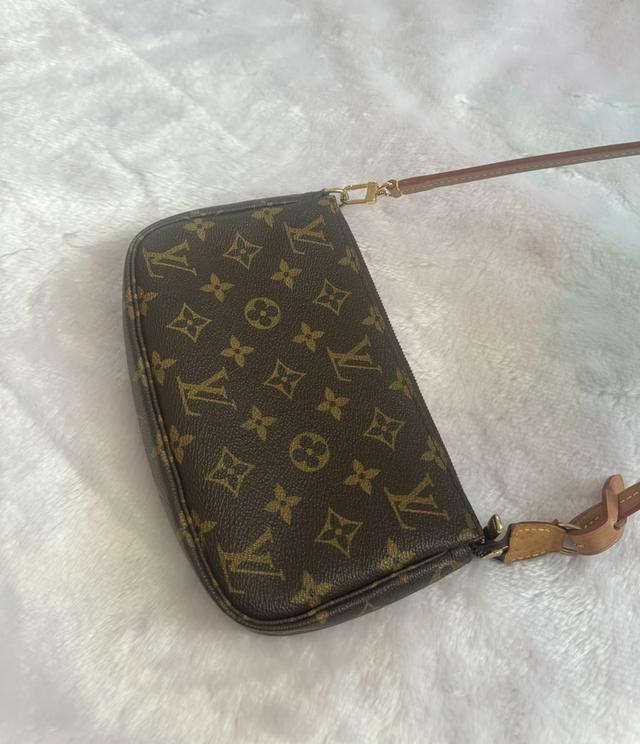 Lv Pochette 6