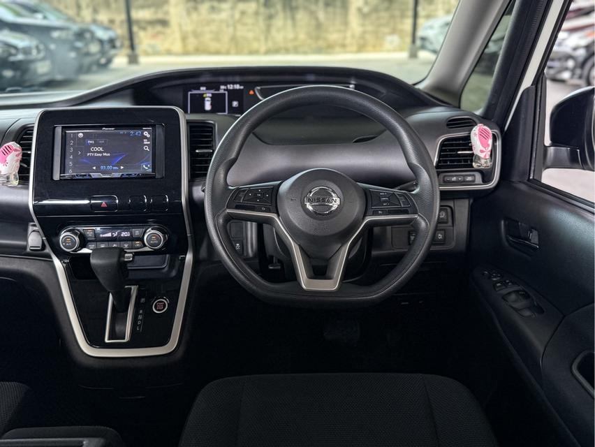 รหัสรถ WRT6854 2017 NISSAN SERENA HYBRID 2.0 X สีขาว 9