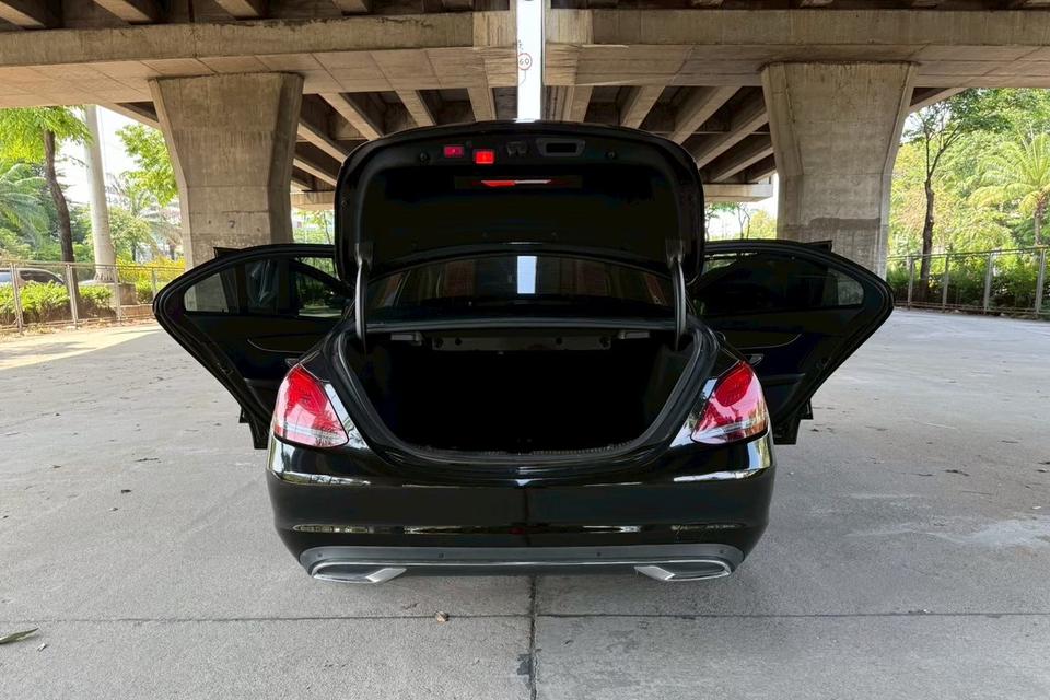 Mercedes-Benz  C220d W205 AT ปี 2019 รถมือสอง ขายถูก 9
