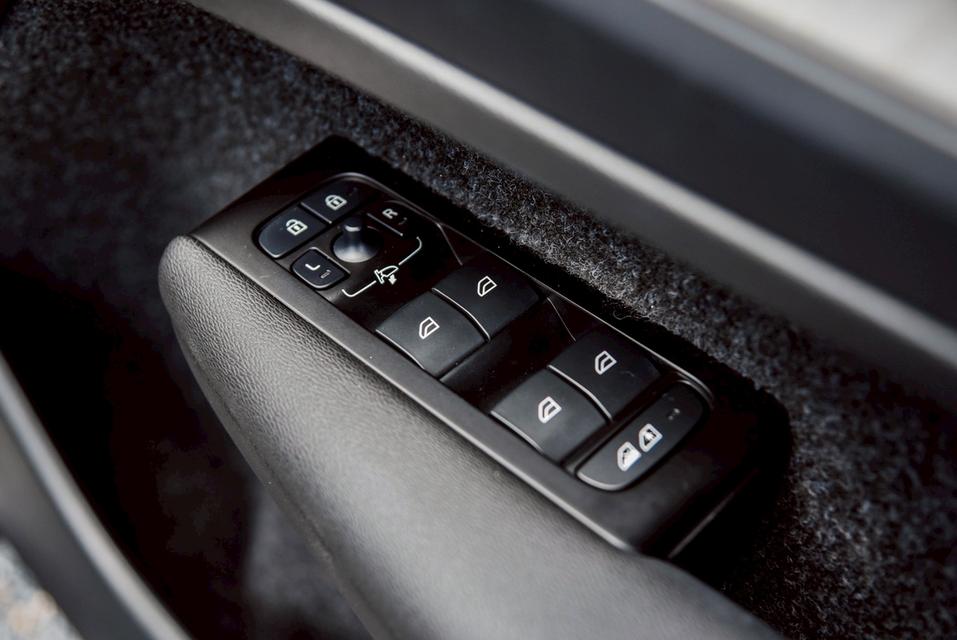 รหัสรถ CBL228 VOLVO XC40 Recharge T5 Inscription AT 2023 13