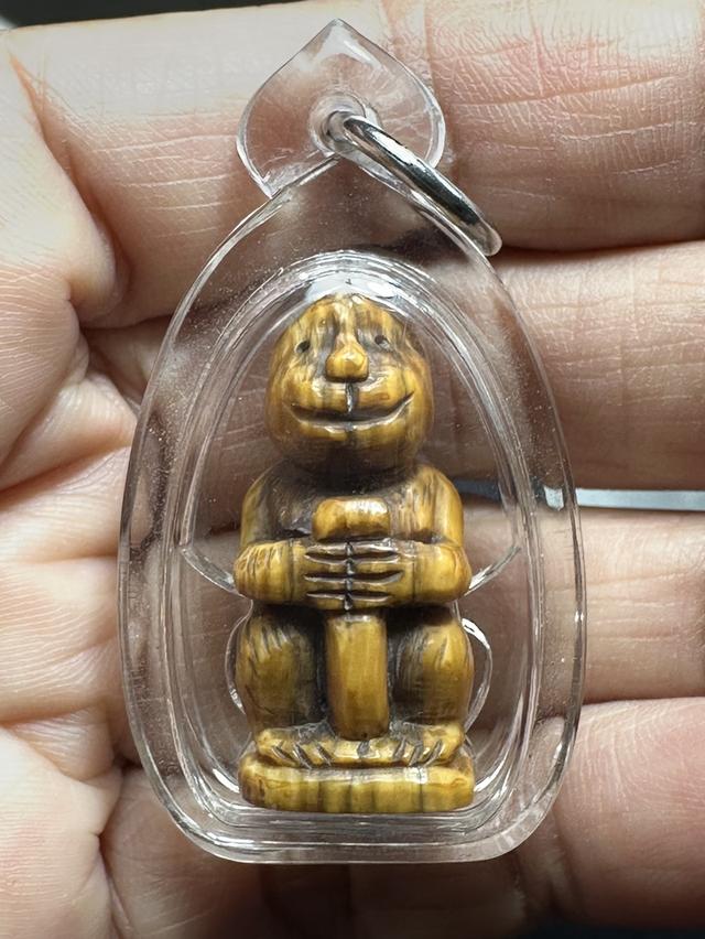 เครื่องรางของขลัง หนุมานเก่ามีจาร  เลี่ยมเดิม  ไม่ทราบคณาจารย์