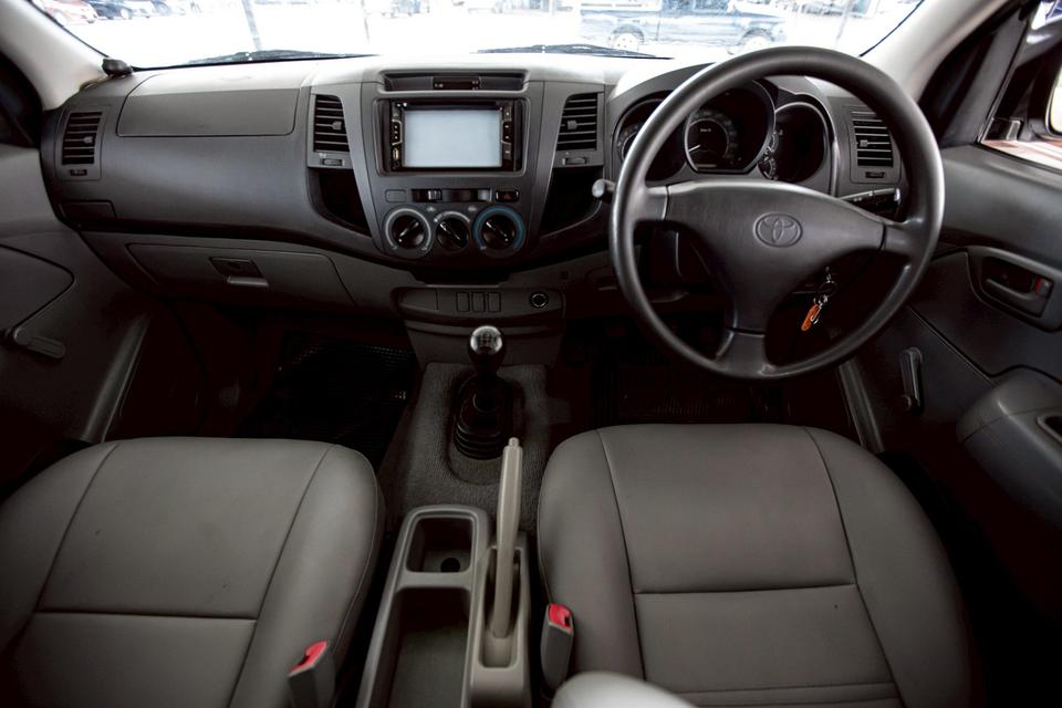 Toyota Vigo Cab 2.5J ดีเซล เกียร์ธรรมดา ปี 2010 สีขาว  15