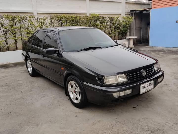 Volkswagen Passat สีดำ ปี 1997 3