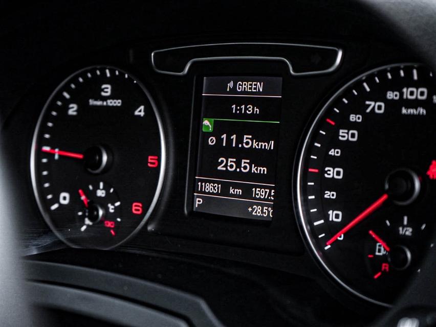 Audi Q3 2.0 Quattro SUV ปี 2014 รถศูนย์ Audi มือเดียวป้ายแดง 9