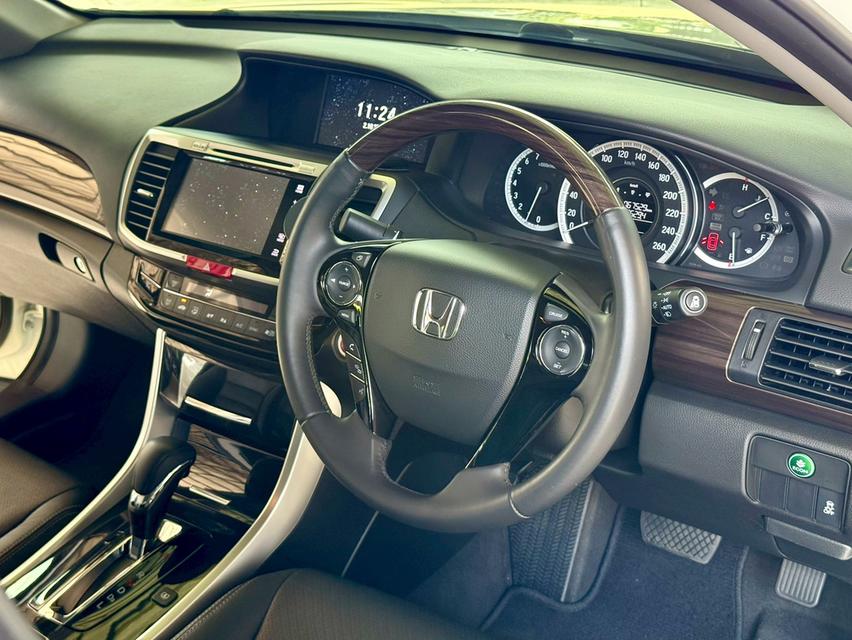 Honda accord 2.0EL auto ไมล์แท้ 60,000 กม.  10