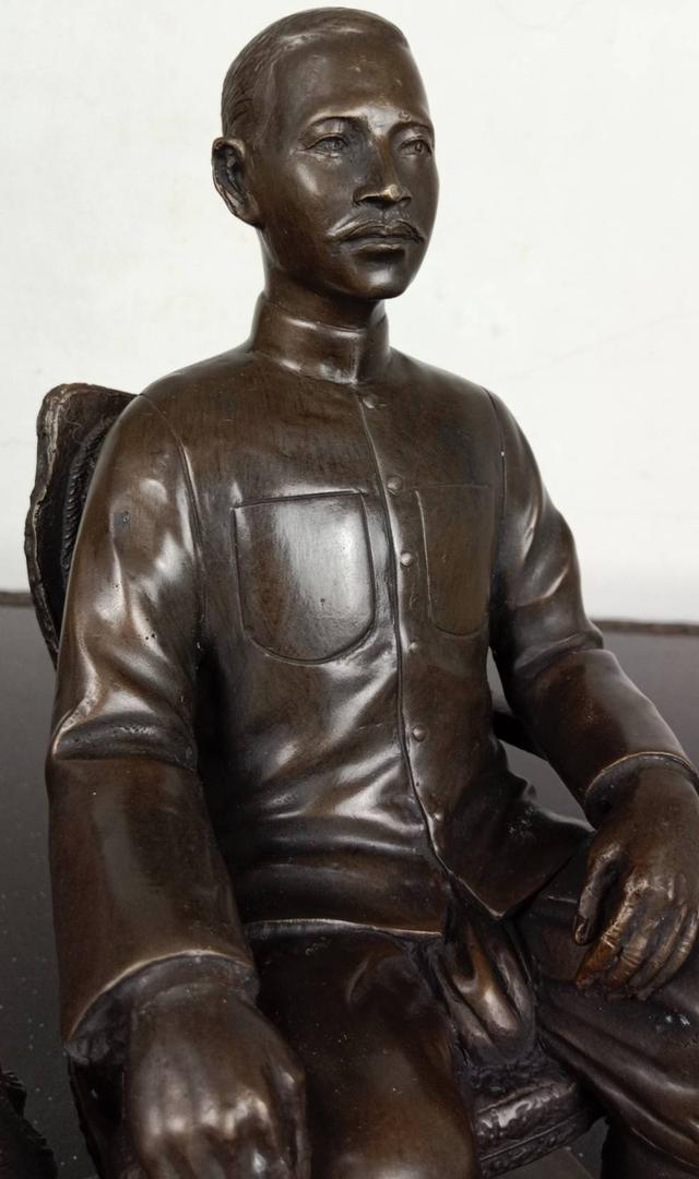 574.พระบรมรูปหล่อพลเรือเอก พระเจ้าบรมวงศ์เธอ พระองค์เจ้าอาภากรเกียรติวงศ์ กรมหลวงชุมพรเขตอุดมศักดิ์ (หมอพร) รุ่น 3 9