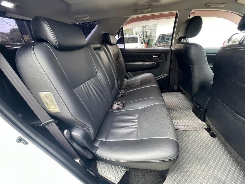 ปี 2014 TOYOTA FORTUNER 2.5 Vสีขาว เกียร์ออโต้ รถสวยมือเดียว ขับเคลื่อน2ล้อ 8