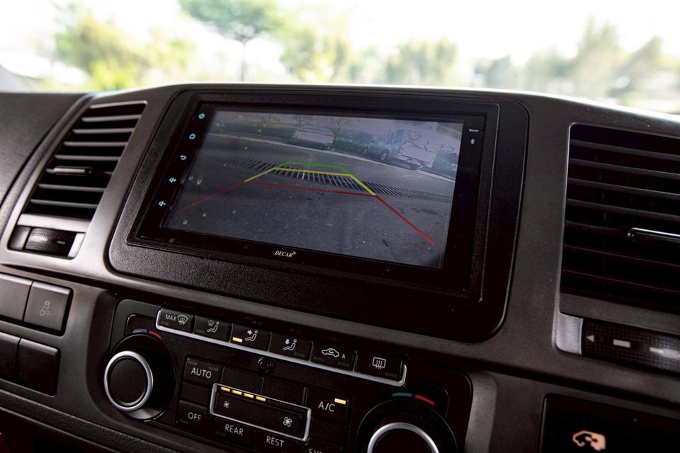 VOLKSWAGEN CARAVELLE 2.0 TDI ดีเซล 2013 สีเทา ประตูไฟฟ้า รูปที่ 15