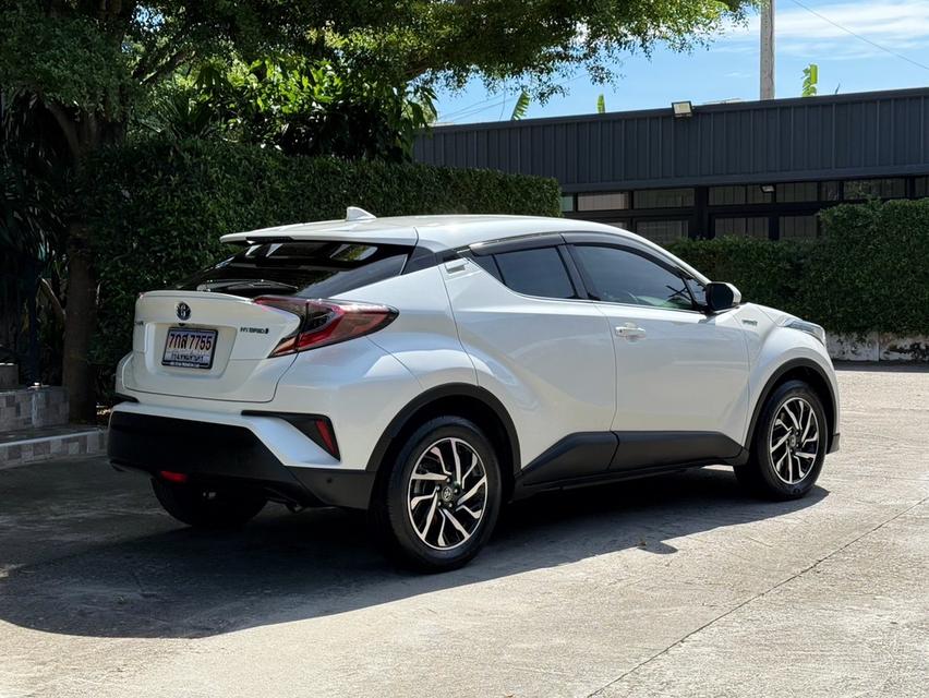 2019 TOYOTA CHR HV รถมือเดียวออกป้ายแดง รถวิ่งน้อย เข้าศูนย์ตามระยะ รถไม่เคยมีอุบัติเหตุครับ 3