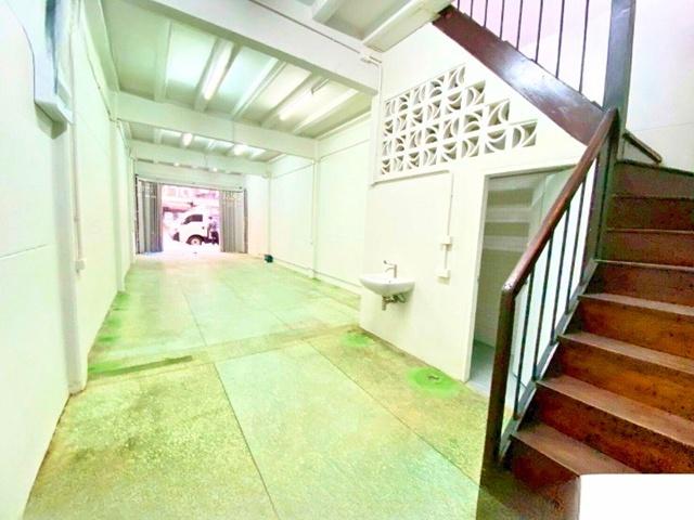 บรรทัดทอง ให้เช่าอาคาร 3 ชั้นสุดพิเศษ ใหม่ 180ตร.ม. BTSสยาม 1.8กม. ทำเลทอง ติดถนนใหญ่ จุฬาลงการณ์ 14-20 สามย่าน มิตรทาวน 2