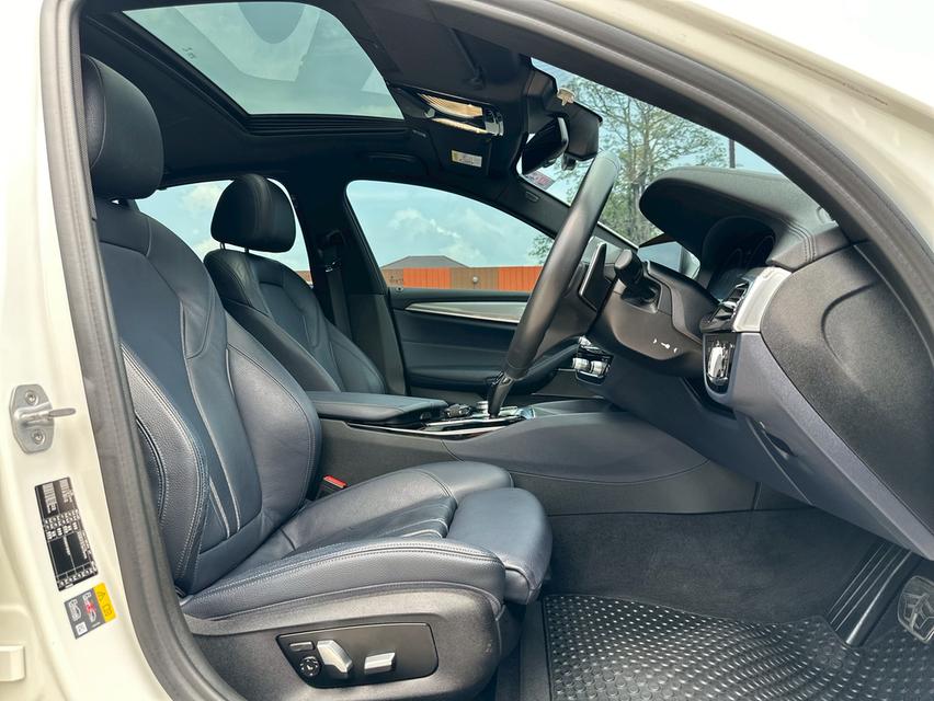 รถบ้านมือเดียว​ BMW 530e M Sport G30 ปี2020 สีขาว  8