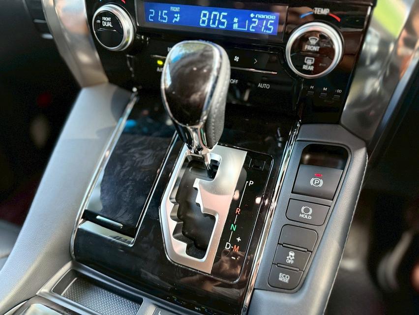 TOYOTA ALPHARD 2.5 SC package 14