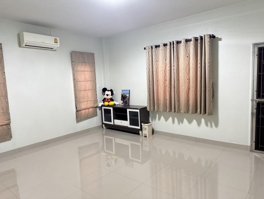 บ้านเดี่ยว  2  ชั้น 5 ห้องนอน 3 ห้องน้ำ 10