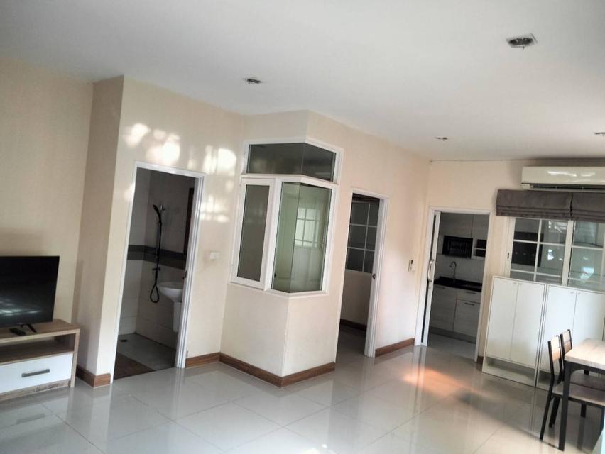 ขายทาวน์โฮม 2 ชั้น หมู่บ้านโกลเด้น ทาวน์ ลาดพร้าว ซอยนวมินทร์ 42 แยก 27 ถนนประเสริฐมนูกิจ แขวงคลองกุ่ม เขตบึงกุ่ม กรุงเทพ ขายราคา 4.30 ล้านบาท 8