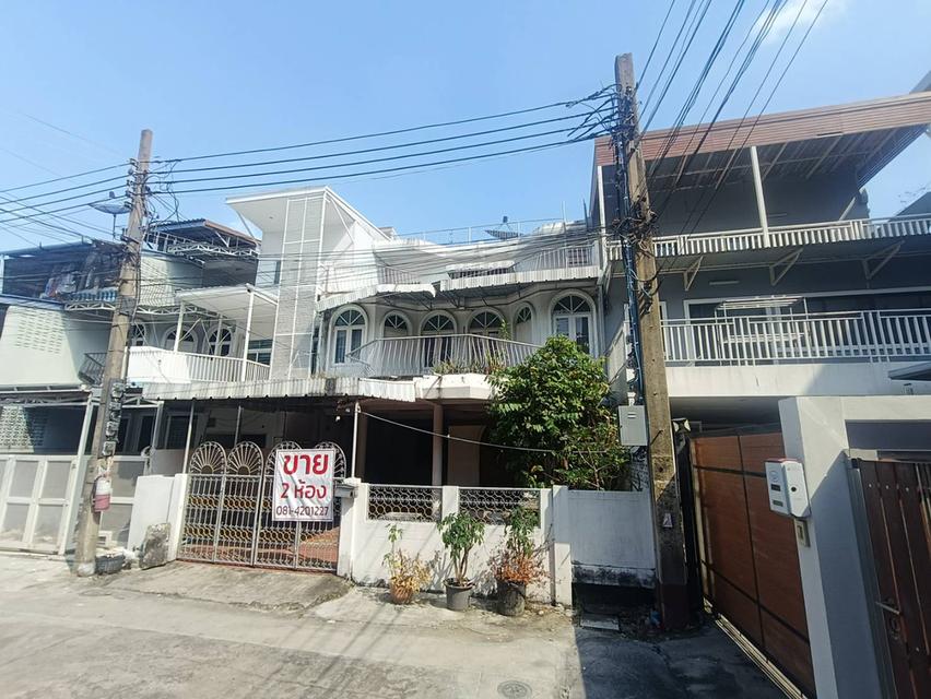 ขายทาวน์เฮ้าส์2ห้อง40ตร.ว.ใกล้BTSเพียง300ม. 2