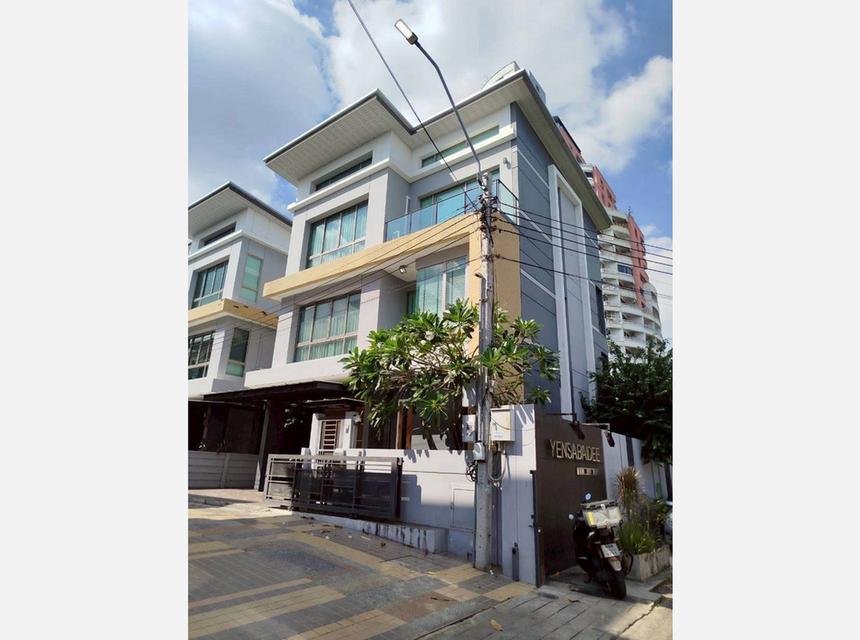 ขายบ้านเดี่ยว โฮมออฟฟิศ 3 ชั้น (แปลงมุม) ซอยรัชดาภิเษก 30 จันทรเกษม เขตจตุจักร ใกล้รถไฟฟ้าสีเหลือง สถานีลาดพร้าว 2