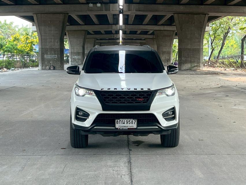 ขายรถ Toyota Fortuner 2.8 TRD ปี 2019 สีขาว เกียร์ออโต้ รูปที่ 2