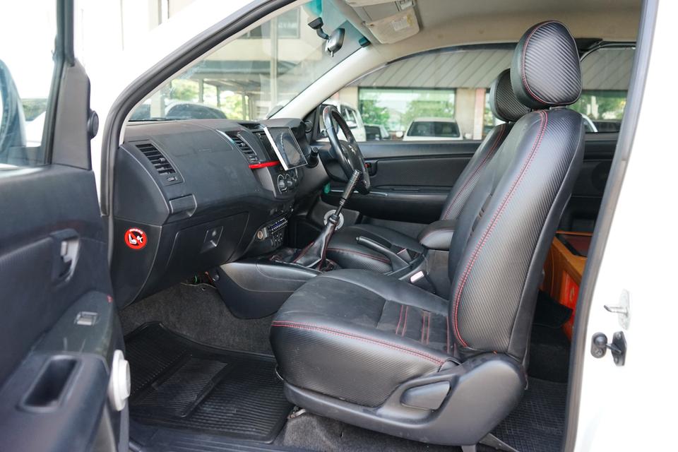 2015 TOYOTA VIGO 2.5E TRD 8