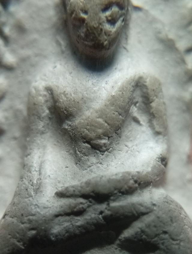 พระรอดพิมพ์ใหญ่กรุวัดมหาวัน รูปที่ 4