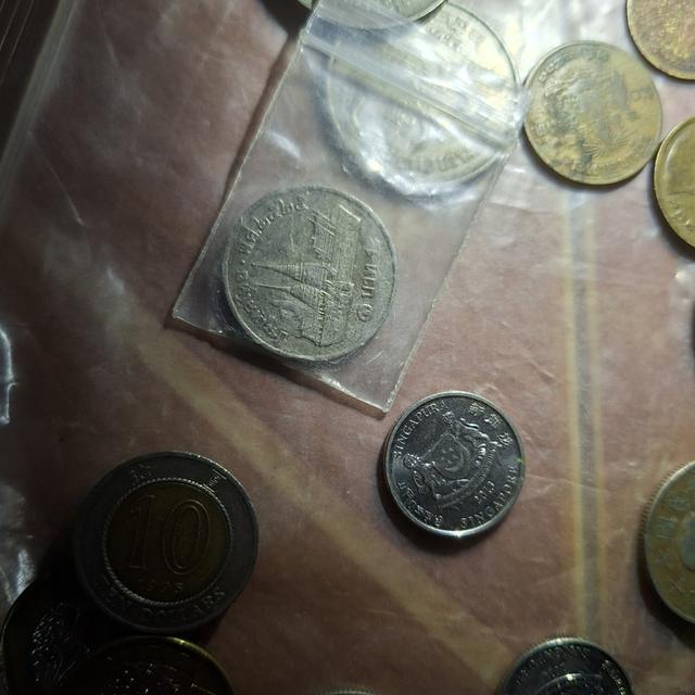 เหรียญ ร.9 พ.ศ2525 เหรียญสวยๆ