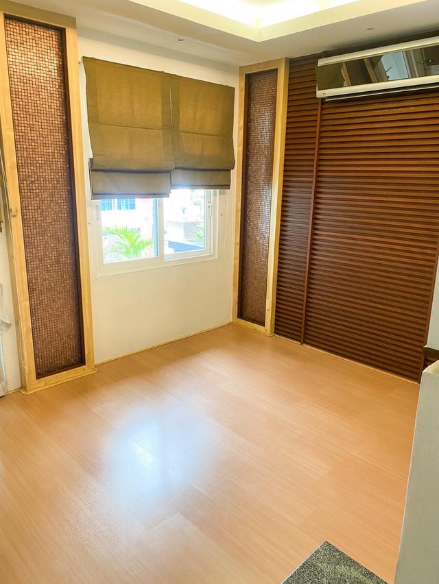 บ้านทาวน์เฮาส์ 3 ชั้น เรียบทางด่วนรามอินทรา 4