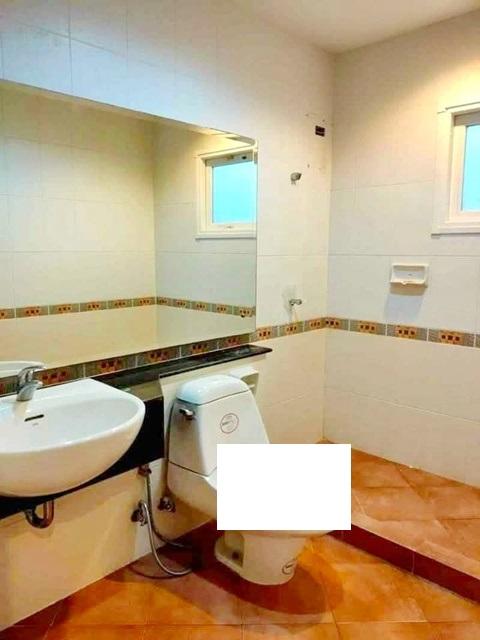 ติดถนนรังสิต-นครนายก คลอง 3 พร้อมบ่อปลาขนาดใหญ่ ภัสสร รร.นานาชาติสยาม 1.2 กม. 4นอน 118 ตร.วา. 310ตร.ม.ช่าบ้าน 2 ชั้น 5 น 6