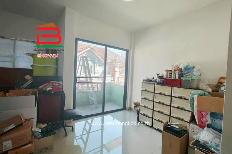 ทาวน์เฮ้าส์ วรางกูร รังสิตคลอง 3 (ใกล้โรงเรียนโชคชัย 4) เนื้อที่ 18.8 ตรว. ตำบลบึงลาดสวาย อำเภอลำลูกกา จังหวัดปทุมธานี 5